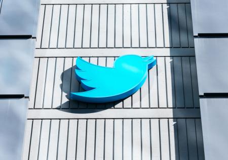 Маск распродает офис Twitter из-за долгов