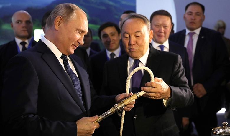 Президенты РФ и Казахстана Владимир Путин и Нурсултан Назарбаев