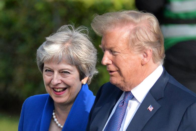 Премьер-министр Великобритании Тереза Мэй и президент США Дональд Трамп на саммите глав государств и глав правительств стран-участниц Североатлантического альянса (НАТО) в Брюсселе