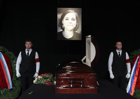 Прощание с убитой Дарьей Дугиной: фото, видео, онлайн-трансляция