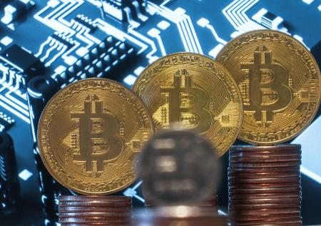 Стоимость биткоина впервые в истории превысила $103 тысячи