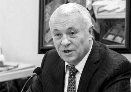 Помог жене победить болезнь, а сам сгорел от рака: умер муж Дарьи Донцовой 