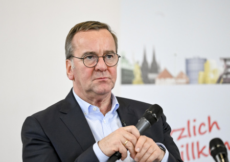 Писториус напомнил, что армия ФРГ создавалась под обещание не вести войны