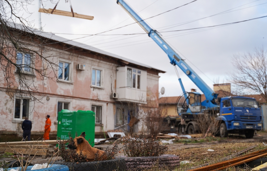 ДНР. Мариуполь. Восстановление одного из жилых домов