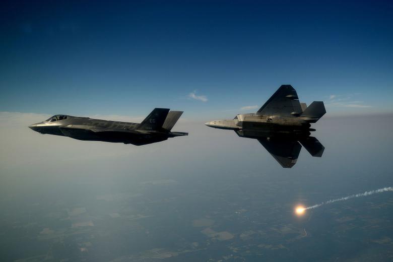 F-35A и F-22 Raptor