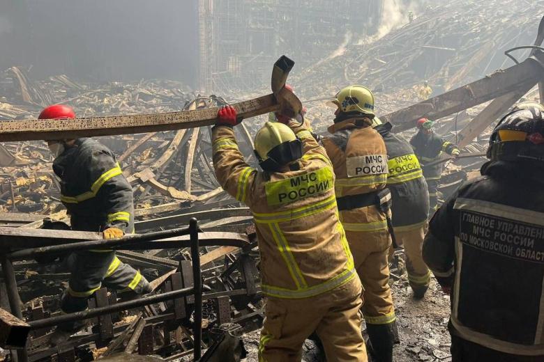 Кадры разбора завалов в «Крокус Сити Холле»