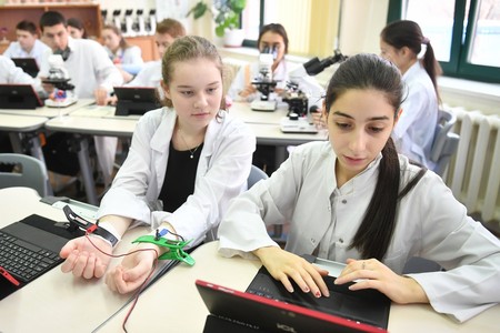 Старшеклассников предложили привлечь к созданию дизайна единой формы