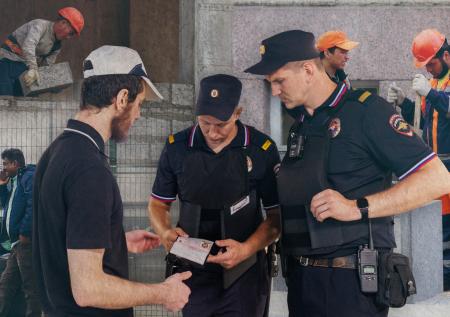 Терпение власти лопнуло: мигрантов будут чаще высылать из РФ, новые правила