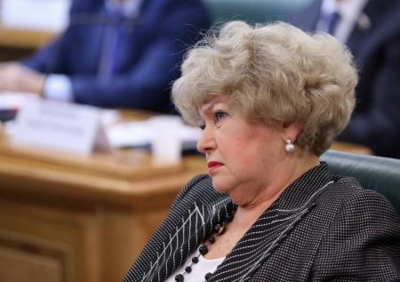 «Кто ее выдвинул в Совфед?»: Соловьев о скандале с Нарусовой