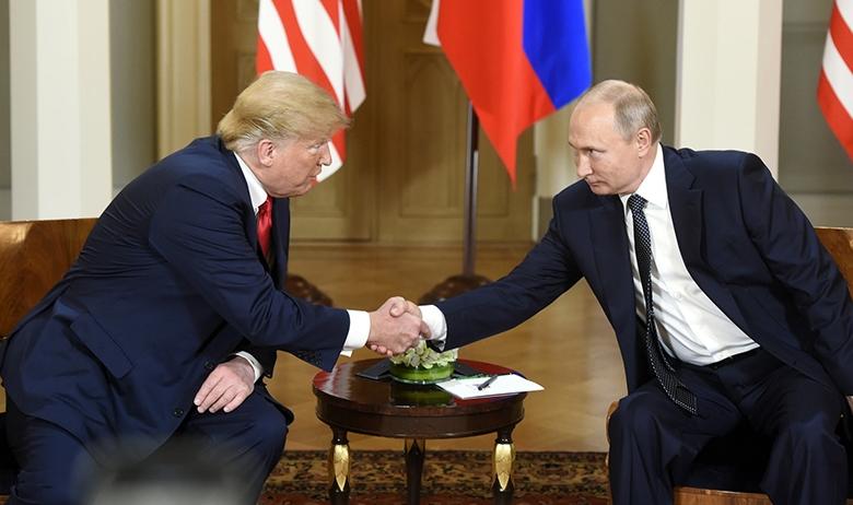 Глава России Владимир Путин со своим американским коллегой Дональдом Трампом
