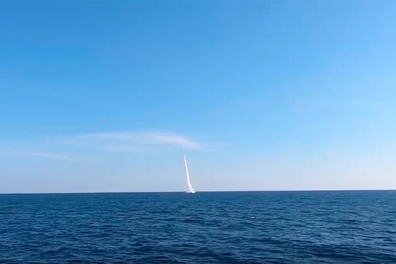 Пуск ракеты «Калибр» с борта подводной лодки