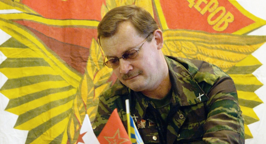 Станислав Терехов. Подполковник Терехов стал звездой левого движения начала девяностых. Ни одно массовое мероприятие не обходилось без его активного участия. После разгрома Белого дома он постепенно ушел в тень.