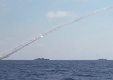Шесть кораблей ВМФ РФ выполнили пуски ракет в Северном море