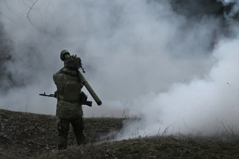 Военнослужащий расчета переносного зенитного ракетного комплекса (ПЗРК) «Игла»