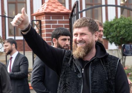 Названа стоимость лошади, подаренной Кадыровым дочери