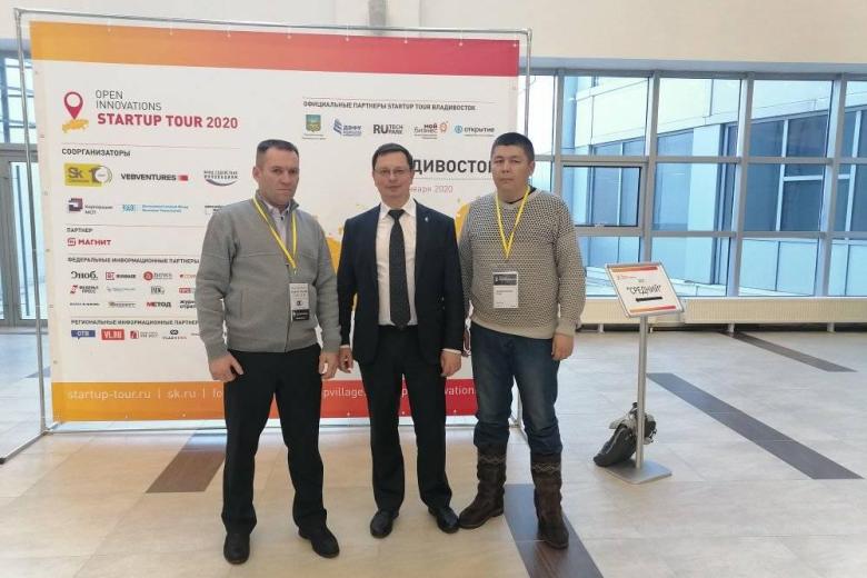 Баир Санжимитупов (справа)