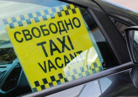 На северо-западе Москвы перевернулось такси
