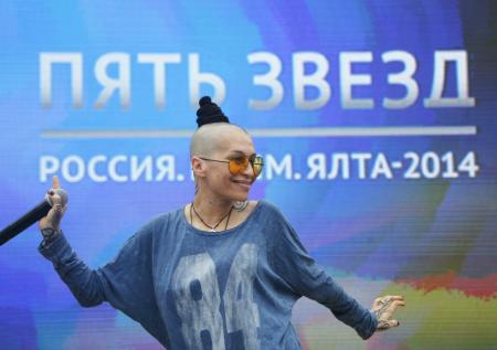 Критик: Наргиз придется выступать тайком с «запрещенными» песнями Фадеева