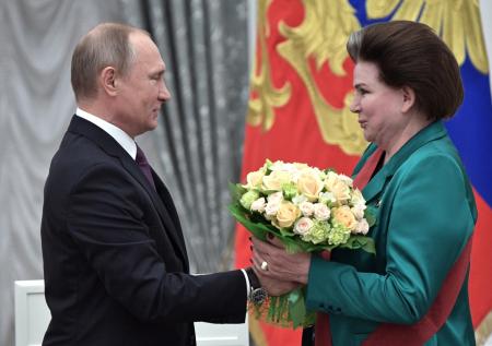 Песков рассказал, как Путин поздравил Терешкову с днем рождения