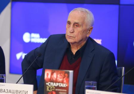 Кавазашвили раскрыл детали письма ФИФА ветеранам советского футбола