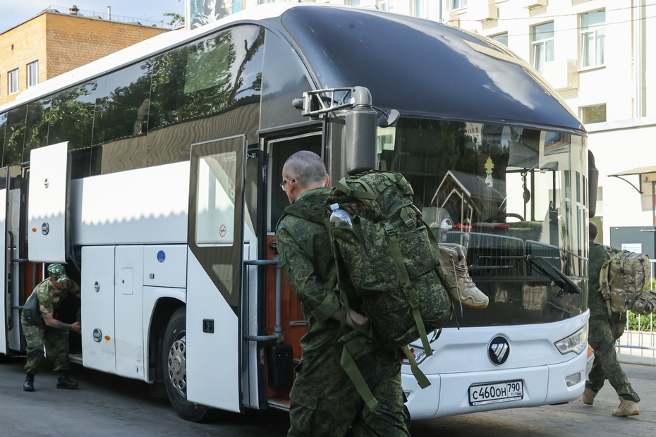 Проводы военнослужащих-контрактников