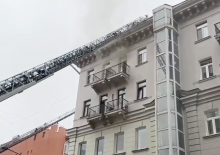 Названа возможная причина пожара в центре Москвы