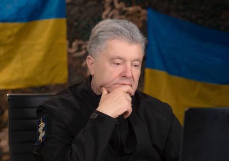 «Уехал с гастролями»: оценена вероятность возвращения Порошенко на Украину
