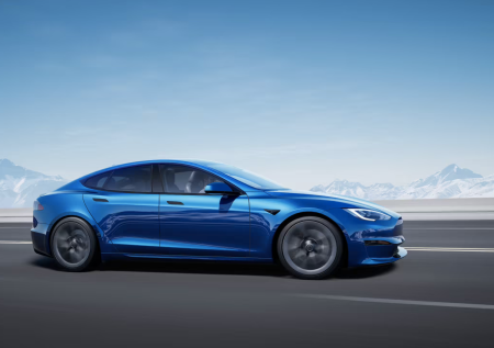 Tesla открыла шоурум в китайском Урумчи - столице Синьцзян-Уйгурского АО