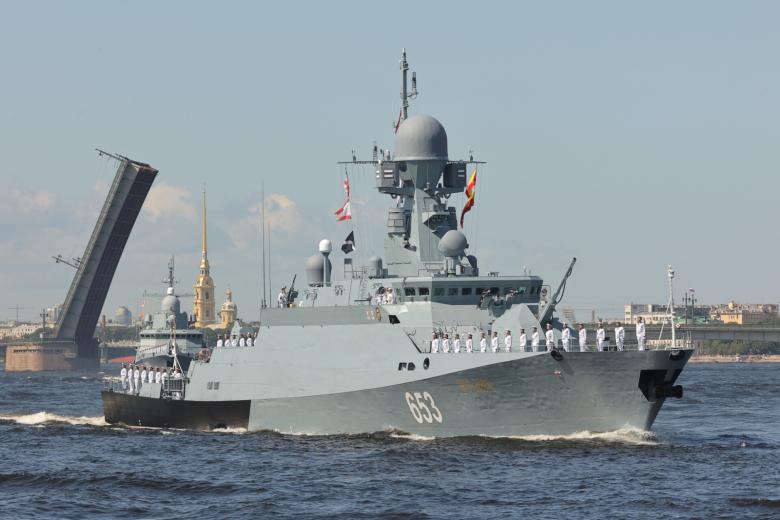Малый ракетный корабль «Углич» проекта 21631 на Главном военно-морском параде в честь Дня ВМФ РФ в Санкт-Петербурге