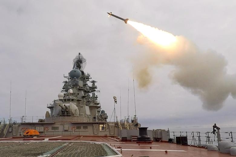 Запуск ракеты «Кинжал» на тяжёлом атомном ракетном крейсере «Пётр Великий»