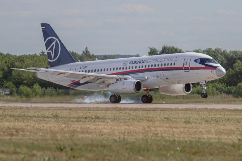 Лайнер Sukhoi Superjet 100