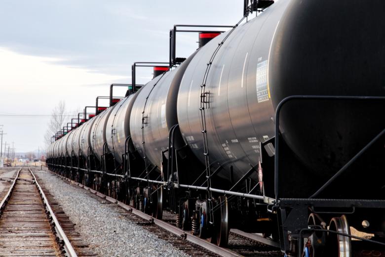 Цистерны с нефтью