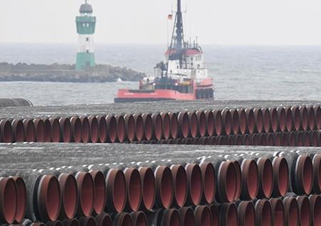 Баржа «Фортуна» встала на якорь около немецкого порта Росток