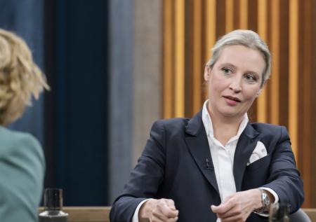 «Вне НАТО и ЕС»: АдГ предложила признать Украину нейтральной