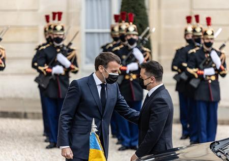 Во Франции раскрыли, о чём говорили Макрон и Зеленский