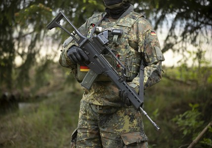 Шольц: Германия намерена держать 30 тысяч солдат для защиты НАТО