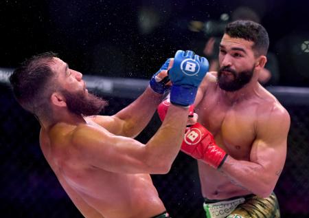 Питбуль Фрейре отстоял титул Bellator и вышел в 1/4 финала Гран-при