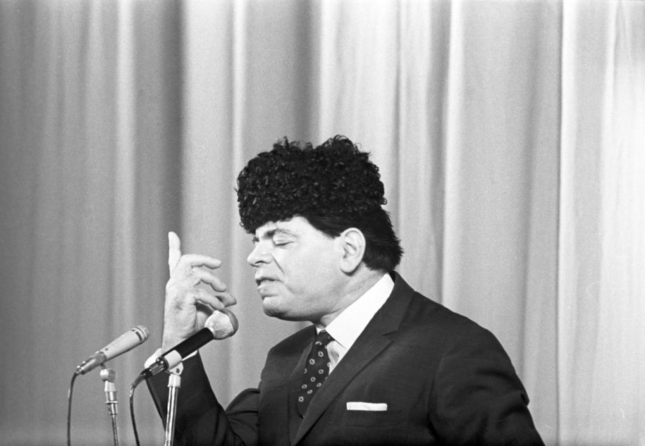Аркадий Райкин во время выступления, 1968 год