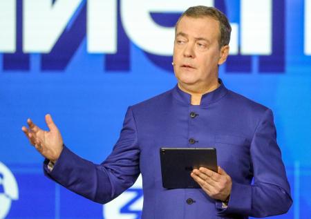 «Пусть наслаждаются»: Медведев создал канал специально для «англосаксов»