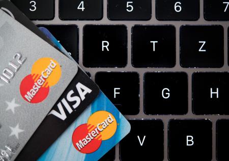 Visa и Mastercard прекратили обслуживать платежи на Pornhub
