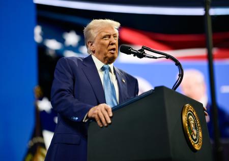 Трамп пообещал разобраться с фейковыми долгожителями в США