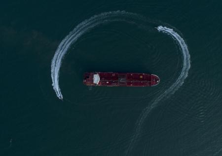 NYT: Иран поставляет нефть в обход санкций 