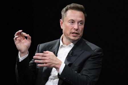 «Просто идиот»: Маск жестко высказался о советнике Трампа из-за Tesla