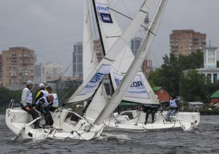 Под парусом среди многоэтажек: в Москве прошла регата Tenzor Cup