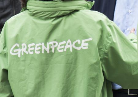 Зачистка негатива: кто и зачем пожаловался в Минюст на Greenpeace и WWF