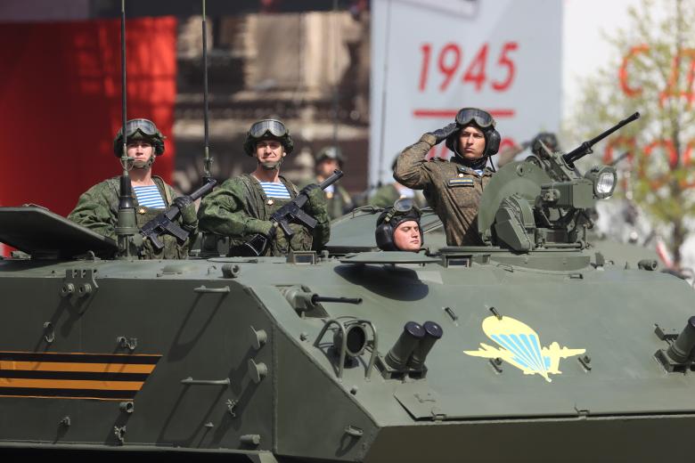 Военный парад в ознаменование 77-й годовщины победы в Великой Отечественной войне