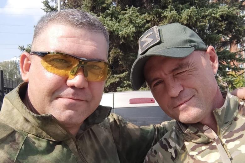 Владислав Берляков (слева) с сослуживцем