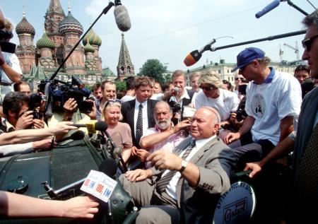 Какой была Москва до Собянина: фото 11 символов эпохи Лужкова