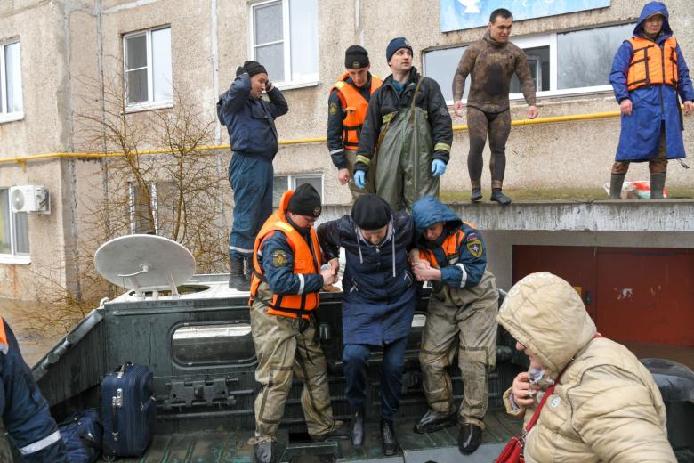 Обстановка во время эвакуации жителей в Ленинском районе Орска