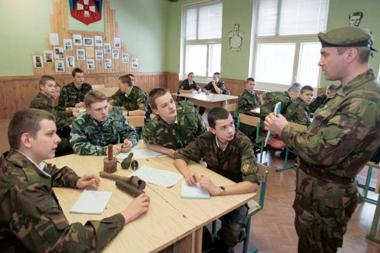 Занятия по начальной военной подготовке